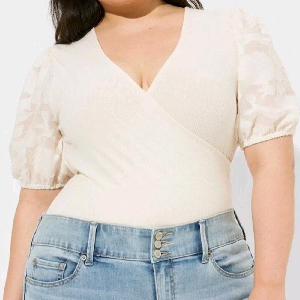 Torrid Ivory Fitted Super Soft Rib Knit V-Neck Shirt Puff Short Sleeves